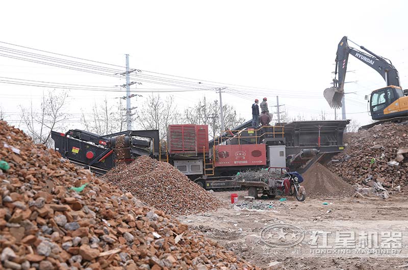 履帶移動反擊破處理磚粉垃圾現場 履帶移動反擊破處理磚粉垃圾現場