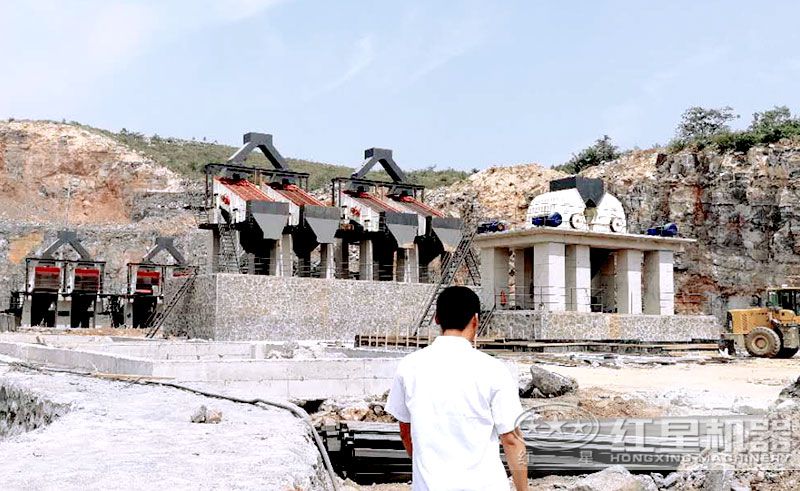 大型錘式破碎機安裝現場