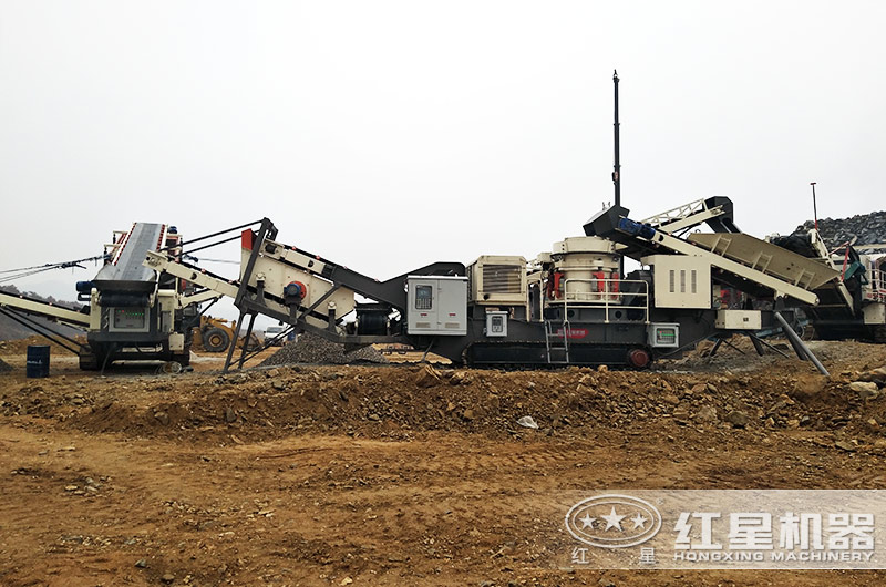 履帶移動破碎機作業現場實拍