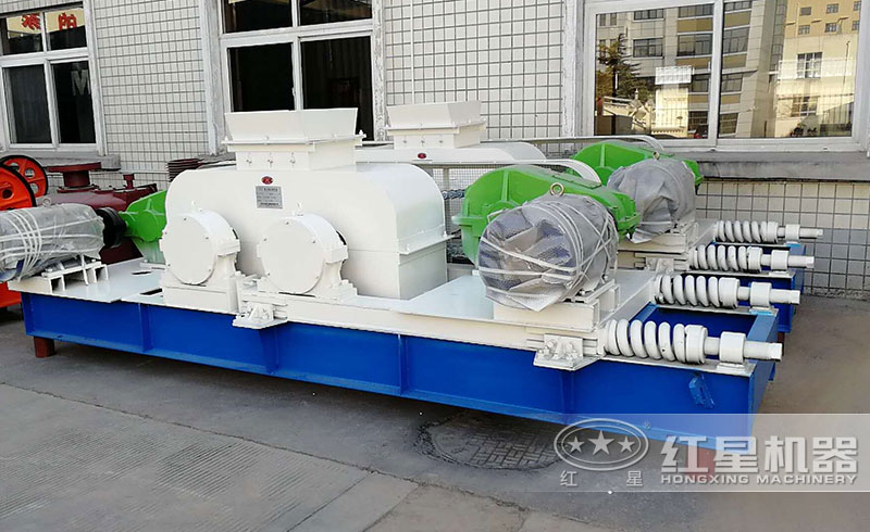 對輥制砂機生產現場實拍圖