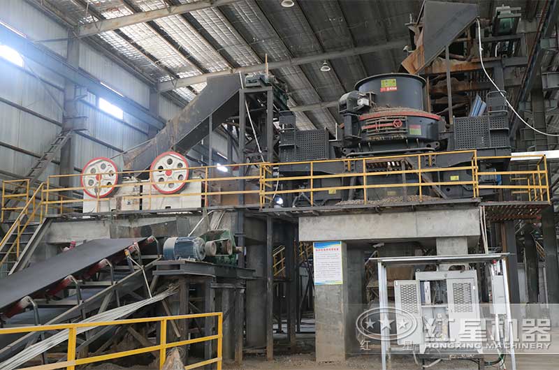 上海破碎機生產(chǎn)車間安裝完畢等待試機