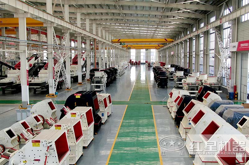 常用破碎機成品待發(fā)貨車間 常用破碎機成品待發(fā)貨車間