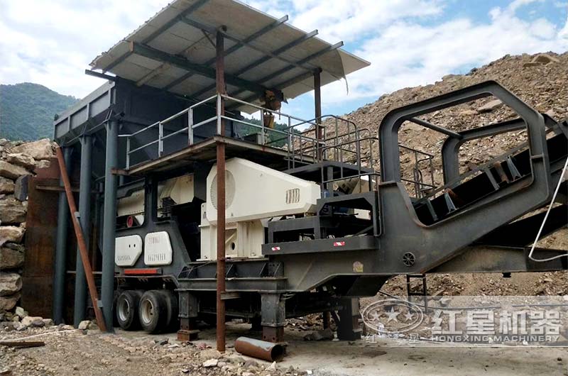移動式顎式破碎機作業現場 移動式顎式破碎機作業現場