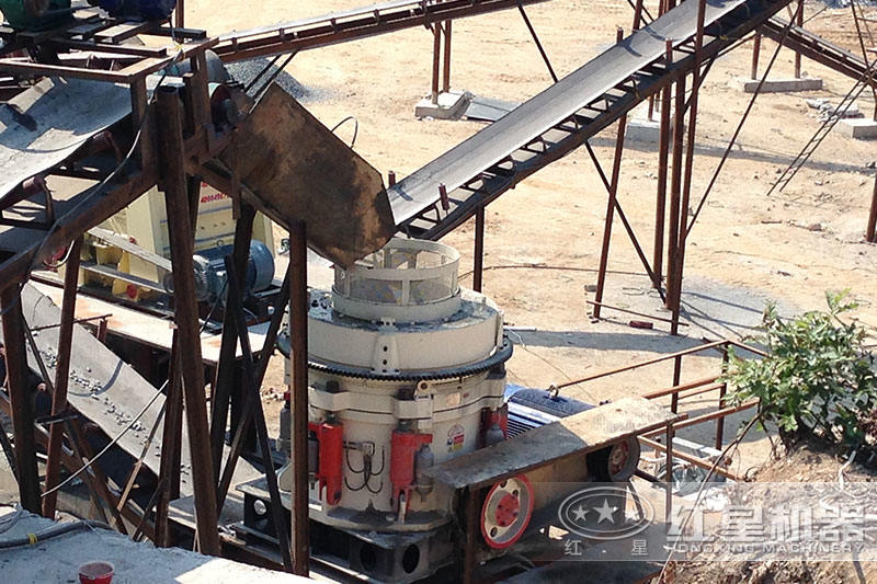 又一臺圓錐破碎機同時負責正常破碎和回料破碎 又一臺圓錐破碎機同時負責正常破碎和回料破碎