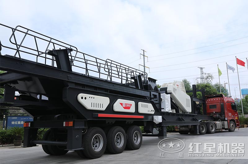 移動(dòng)重錘式破碎機(jī)發(fā)貨