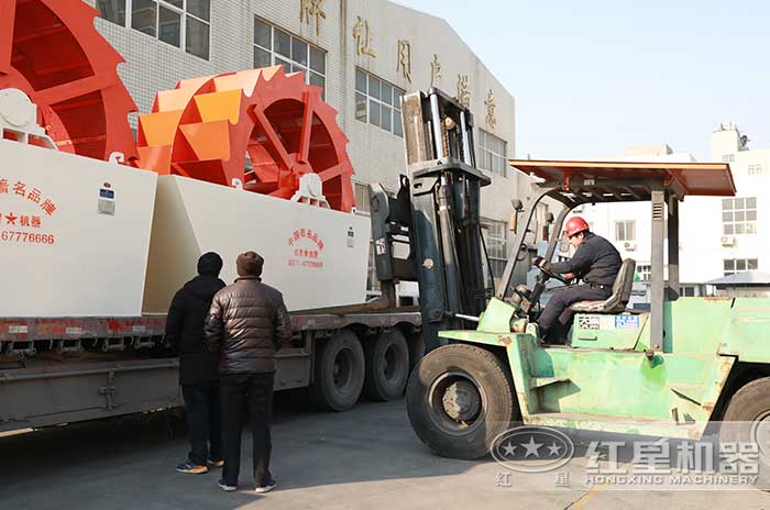石子水洗設備正在裝車即將發往客戶現場