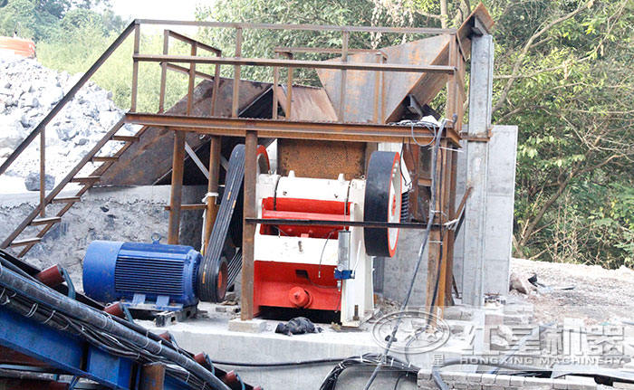 紅星機(jī)器150x750顎式破碎機(jī)安裝現(xiàn)場 紅星機(jī)器150x750顎式破碎機(jī)安裝現(xiàn)場