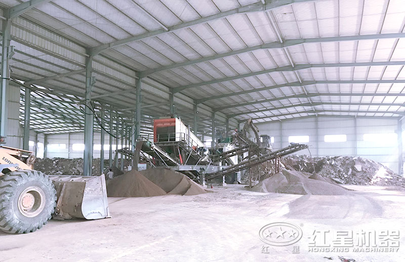 移動制砂機生產瓜米石制沙現場 移動制砂機生產瓜米石制沙現場