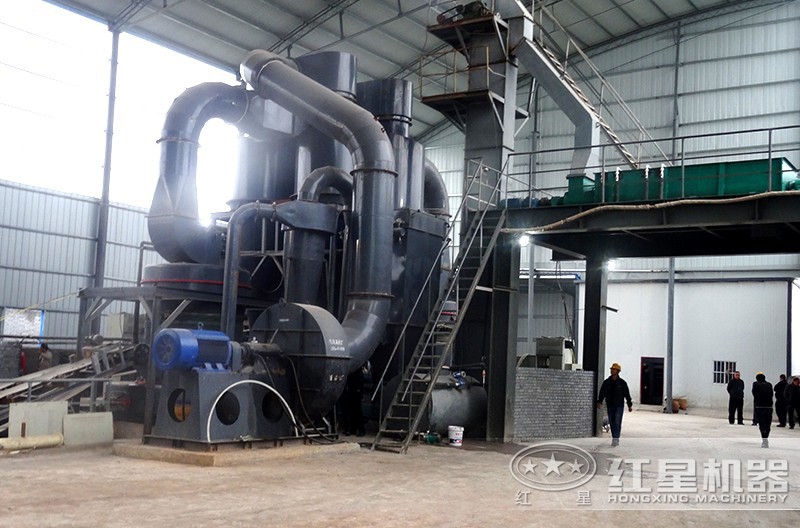 膨潤(rùn)土加工現(xiàn)場(chǎng) 膨潤(rùn)土加工現(xiàn)場(chǎng)