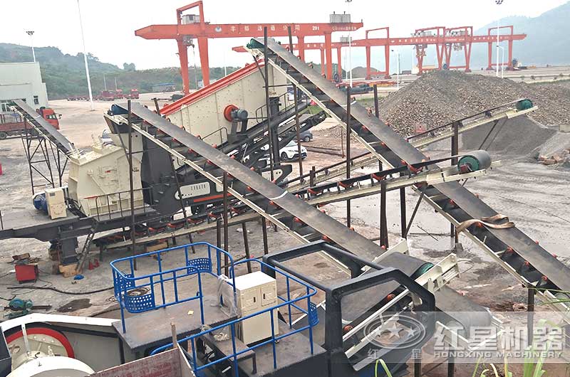 移動(dòng)輪胎式反擊式破碎機(jī) 移動(dòng)輪胎式反擊式破碎機(jī)