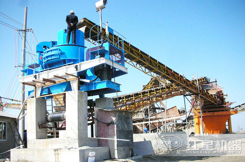 石頭打沙子生產(chǎn)現(xiàn)場(chǎng) 石頭打沙子生產(chǎn)現(xiàn)場(chǎng)