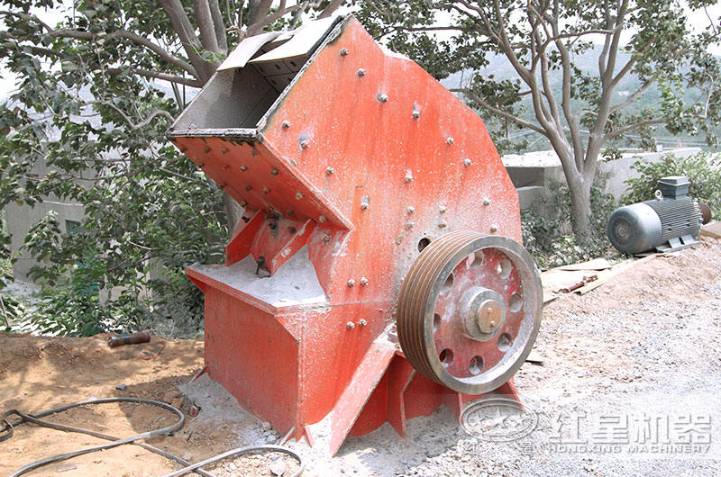 小型錘式破碎機(jī)生產(chǎn)現(xiàn)場