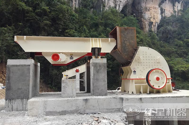 重錘式破碎機(jī)現(xiàn)場(chǎng) 重錘式破碎機(jī)現(xiàn)場(chǎng)