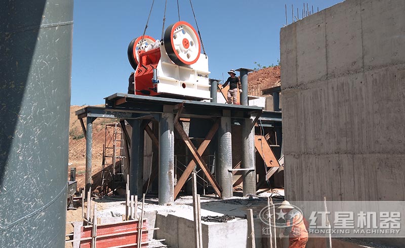 HDX德版連體顎式破碎機安裝圖