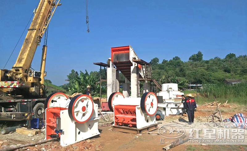 比較簡單的生產(chǎn)線安裝中 比較簡單的生產(chǎn)線安裝中