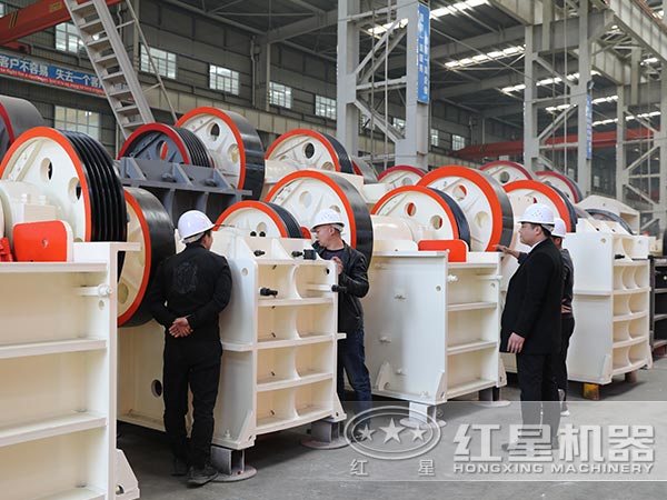 客戶來廠考察破碎機(jī)設(shè)備 客戶來廠考察破碎機(jī)設(shè)備