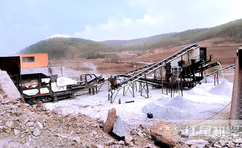 兩臺(tái)移動(dòng)破組成的時(shí)產(chǎn)300噸石灰石移動(dòng)式生產(chǎn)線 兩臺(tái)移動(dòng)破組成的時(shí)產(chǎn)300噸石灰石移動(dòng)式生產(chǎn)線