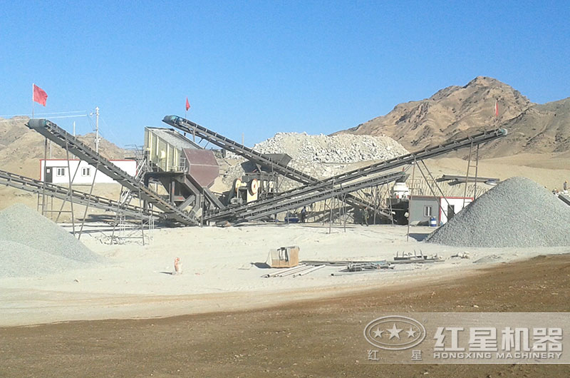 凝灰巖破碎生產線現場 凝灰巖破碎生產線現場