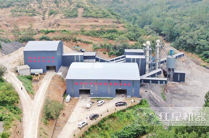 紅星配置大型礦山粉碎機(jī)現(xiàn)場