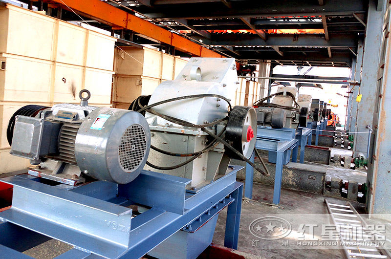 錘式破碎機(jī)多機(jī)現(xiàn)場作業(yè)圖