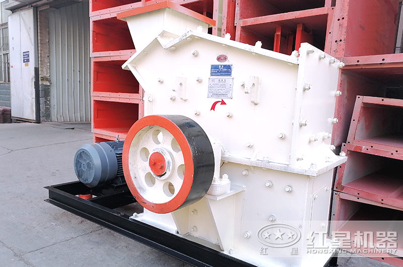 1212小型細(xì)碎機(jī)車間照