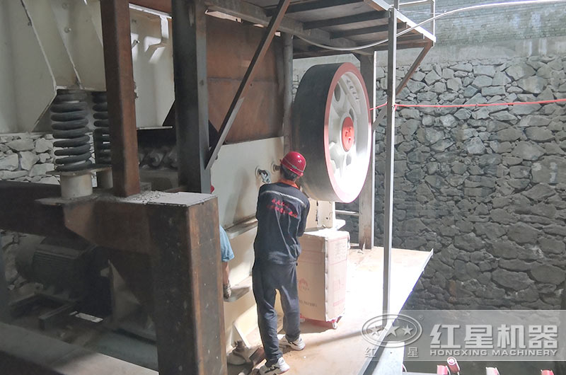 紅星售后技術人員到現場維護 紅星售后技術人員到現場維護