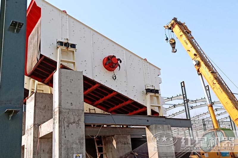 振動篩安裝現(xiàn)場 振動篩安裝現(xiàn)場