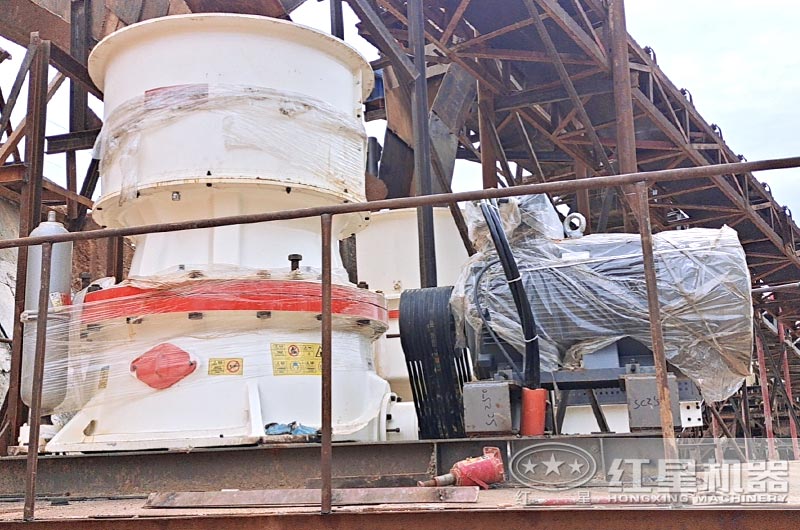 155單缸圓錐破生產(chǎn)現(xiàn)場(chǎng)實(shí)拍 155單缸圓錐破生產(chǎn)現(xiàn)場(chǎng)實(shí)拍