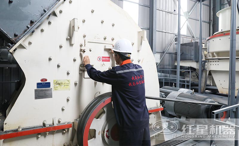 錘式破碎機售后現(xiàn)場 錘式破碎機售后現(xiàn)場