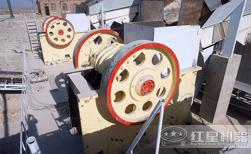 顎式破碎機現場