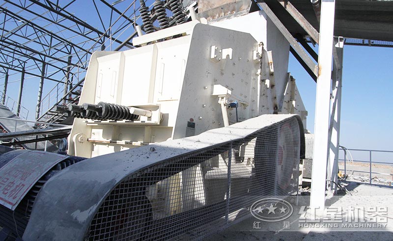 反擊式破碎機現場