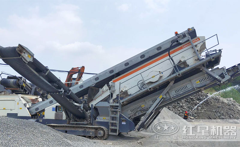 移動(dòng)混凝土破碎機(jī)現(xiàn)場(chǎng) 移動(dòng)混凝土破碎機(jī)現(xiàn)場(chǎng)