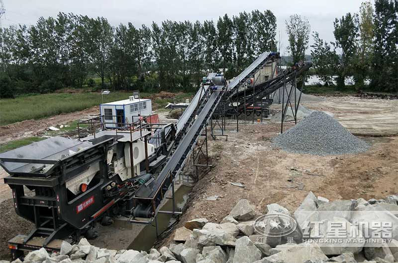 時產400噸移動顎式破碎機現場