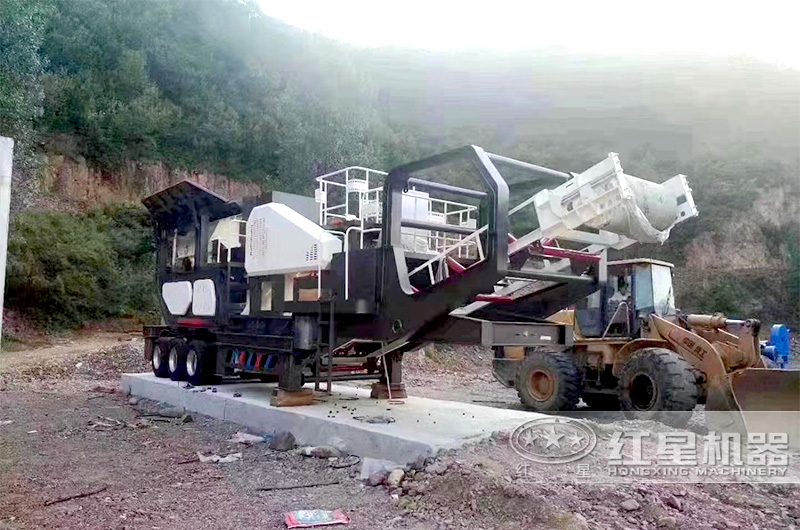 移動顎式破碎機現場實拍