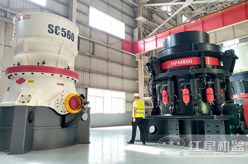 客戶來(lái)廠參考大型圓錐碎石機(jī) 客戶來(lái)廠參考大型圓錐碎石機(jī)