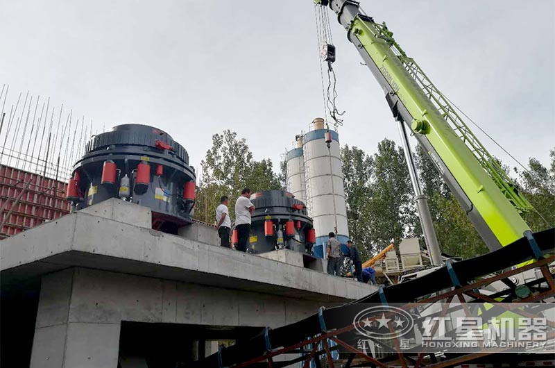 HXGYS300圓錐式破碎機現場