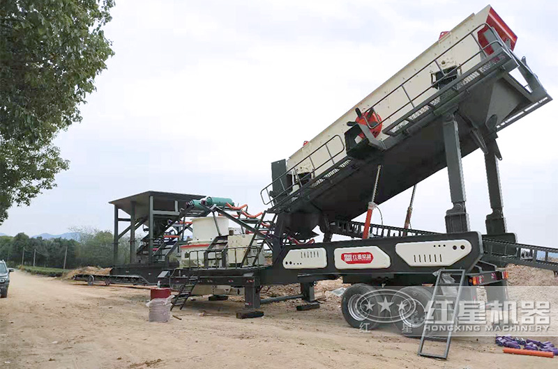 搭載“制砂機(jī)+振動(dòng)篩”的移動(dòng)破碎篩分機(jī)