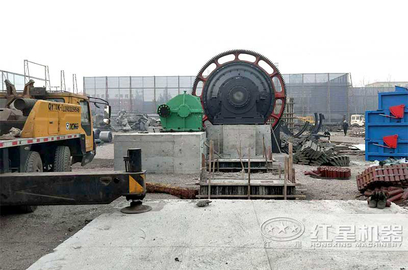 球磨機(jī)現(xiàn)場(chǎng) 球磨機(jī)現(xiàn)場(chǎng)