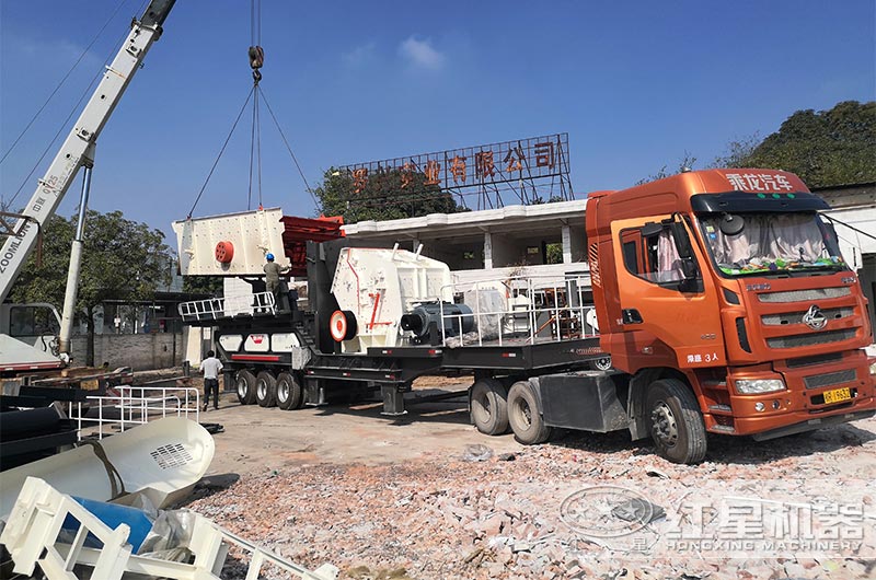 移動混凝土骨料破碎機現場