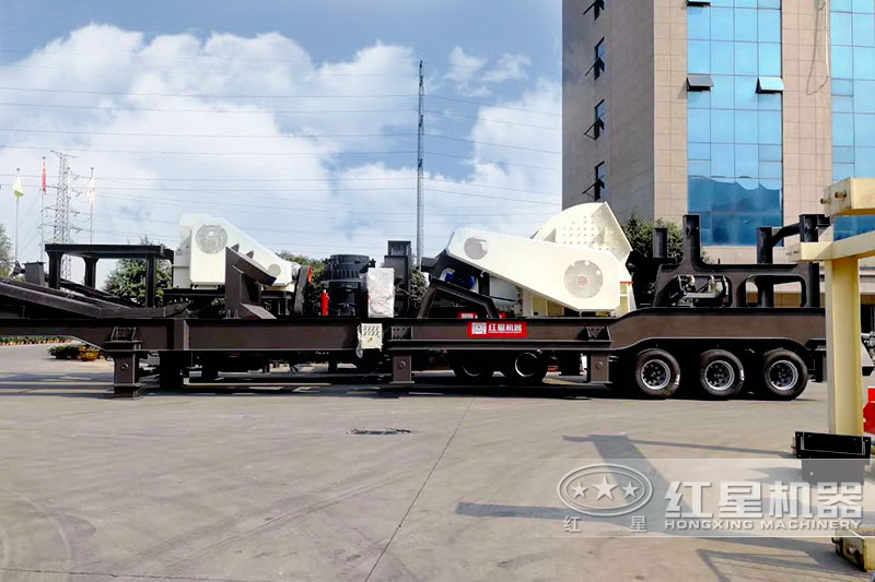 四合一移動(dòng)破碎機(jī)搭載重錘式破碎機(jī)