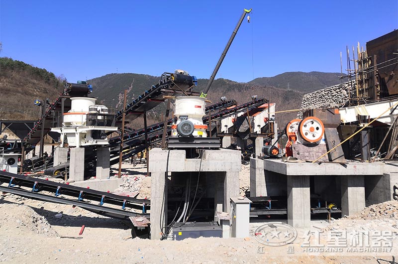 硬石料加工現(xiàn)場 硬石料加工現(xiàn)場