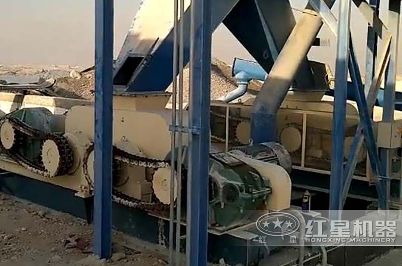 時產40噸對輥機破碎現場