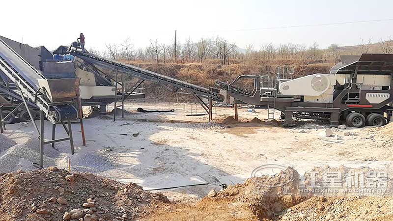移動式珍珠巖制砂生產線現(xiàn)場 移動式珍珠巖制砂生產線現(xiàn)場