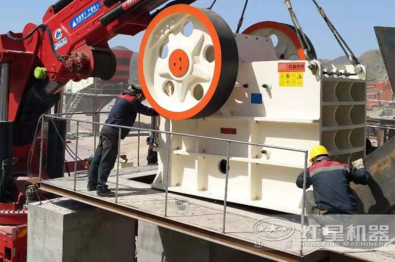 大型鄂式破碎機現場