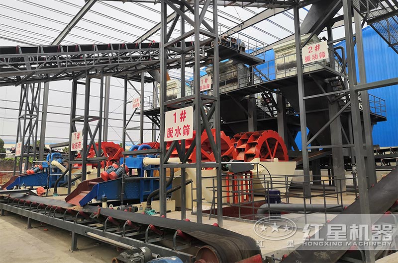 山東日產(chǎn)6000噸水洗沙生產(chǎn)線現(xiàn)場 山東日產(chǎn)6000噸水洗沙生產(chǎn)線現(xiàn)場