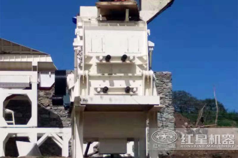 PF1007反擊式破碎機