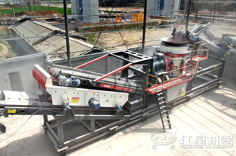 河南廠家生產的移動圓錐破用于高鐵建設現場