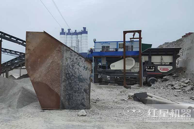 青石花崗巖流動制砂現場 青石花崗巖流動制砂現場