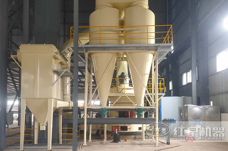 白云石超細(xì)磨粉機(jī)設(shè)備安裝現(xiàn)場 白云石超細(xì)磨粉機(jī)設(shè)備安裝現(xiàn)場