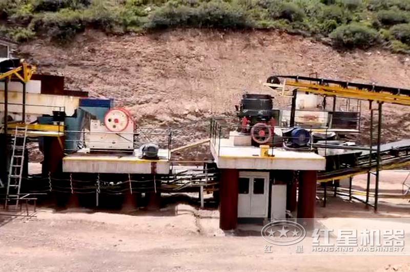 固定式69鄂破破碎硬石料現場 固定式69鄂破破碎硬石料現場